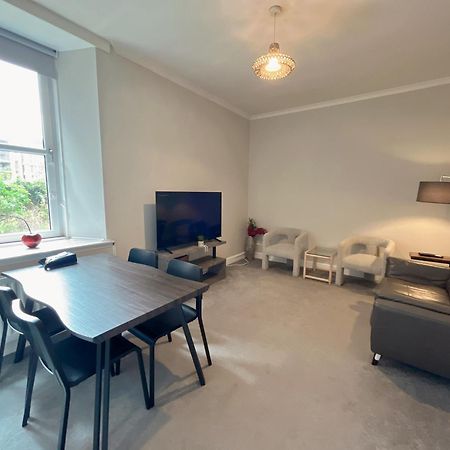 Two Bed Apartment Edinburgh Exterior photo