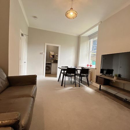Two Bed Apartment Edinburgh Exterior photo