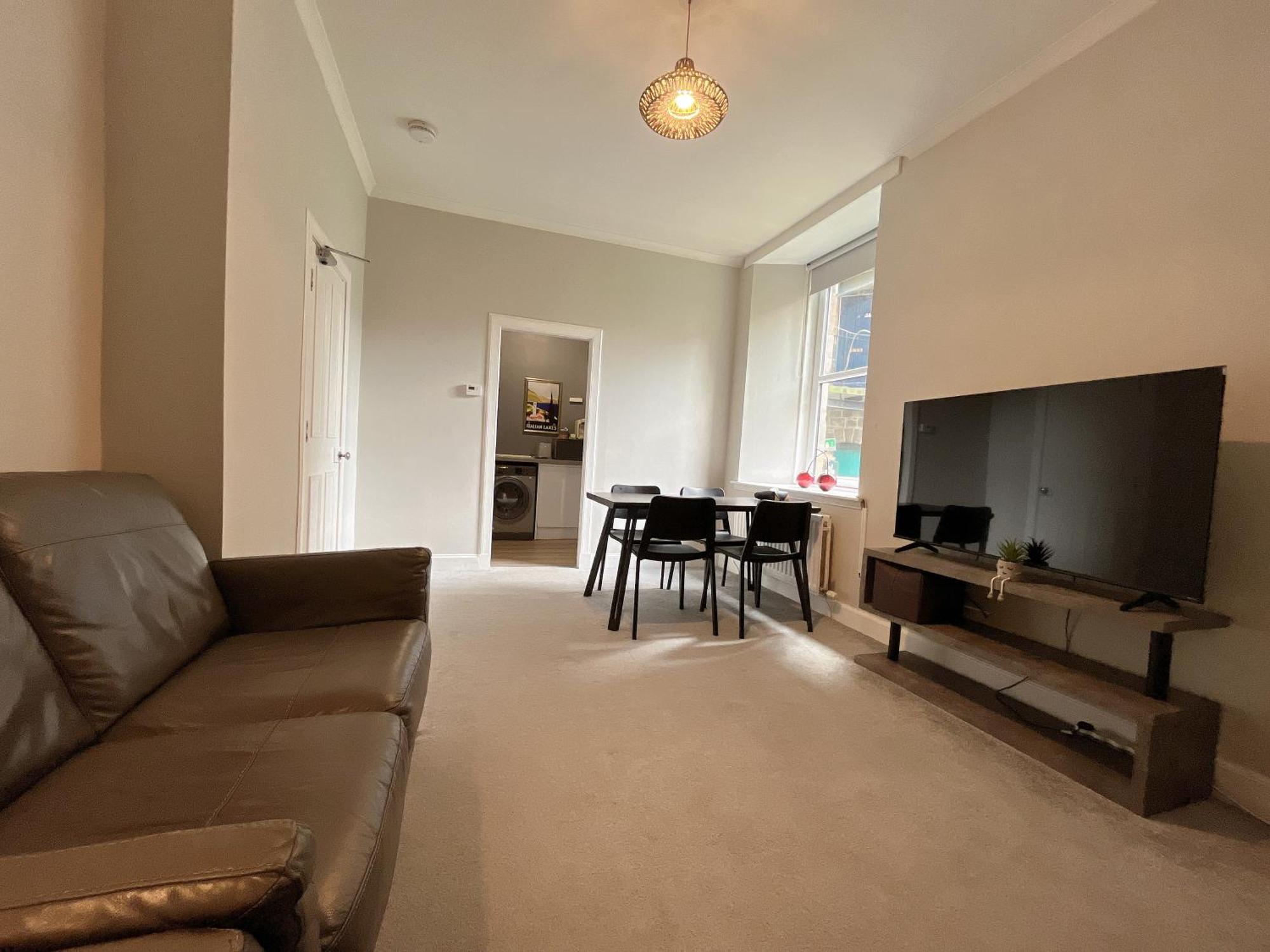 Two Bed Apartment Edinburgh Exterior photo