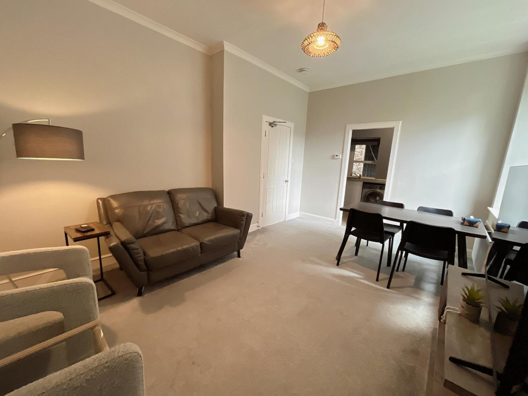 Two Bed Apartment Edinburgh Exterior photo