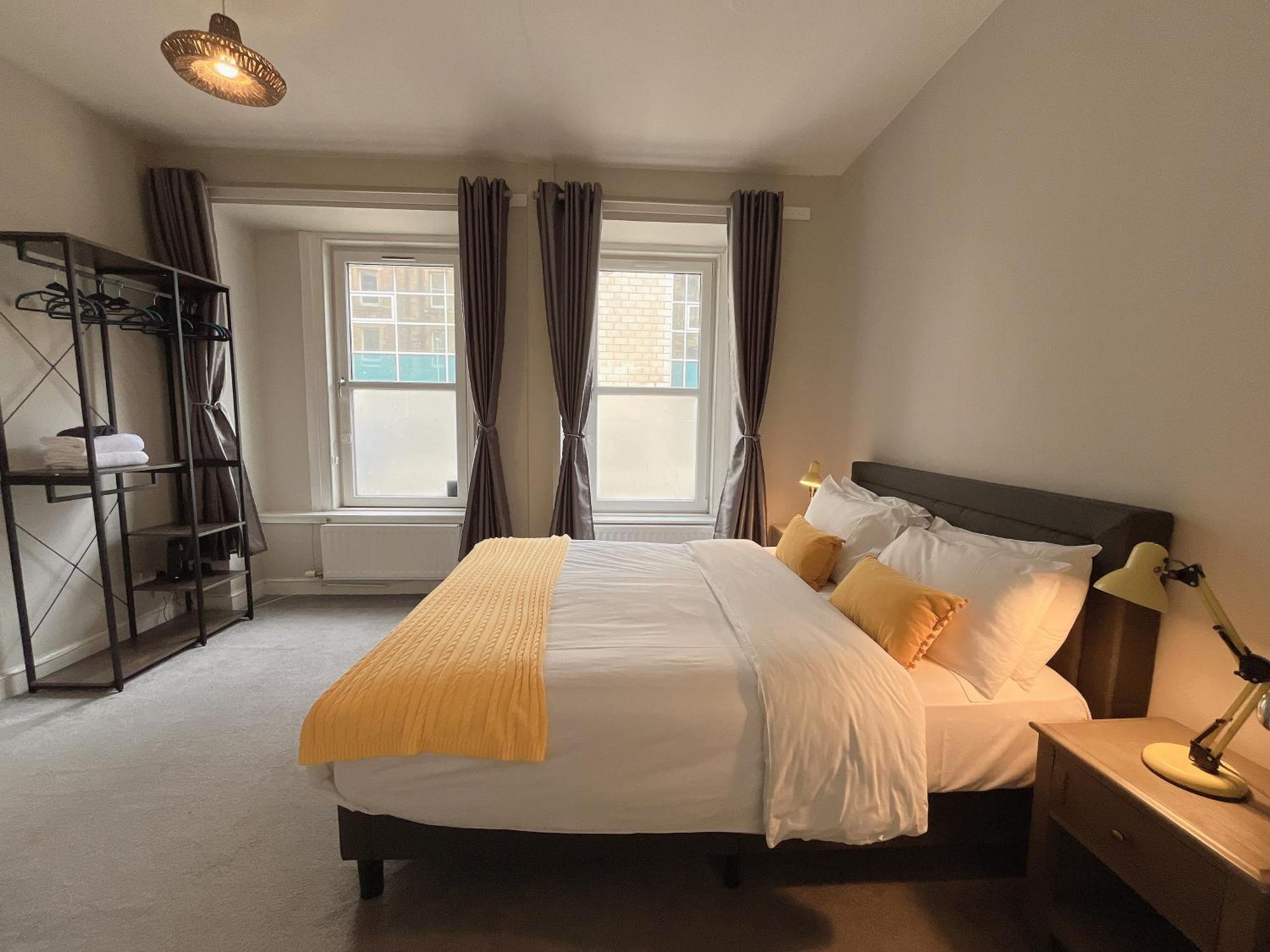 Two Bed Apartment Edinburgh Exterior photo
